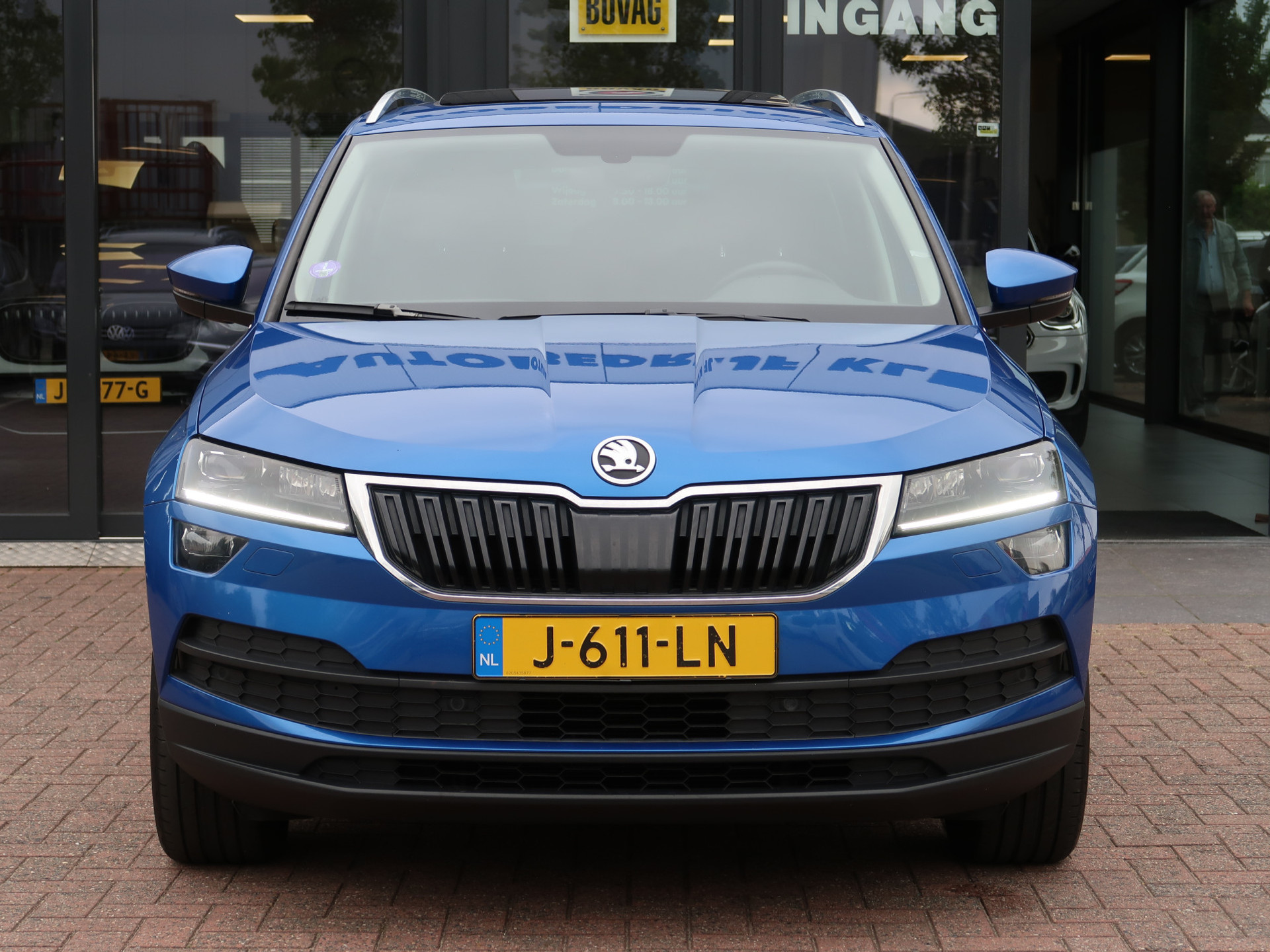 48416739-6.jpg